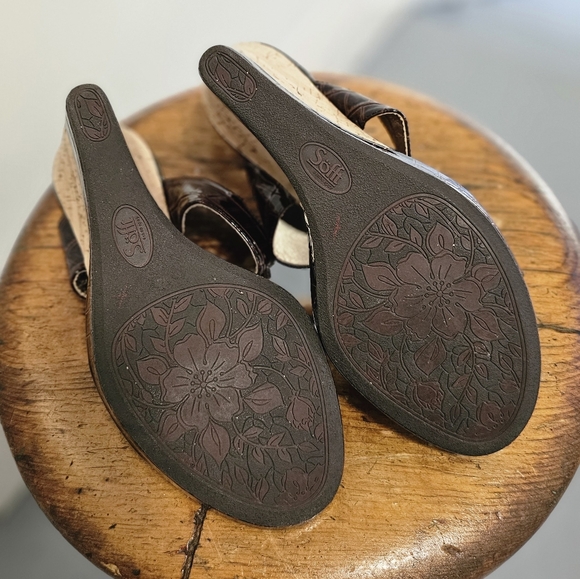 Sofft brown leather wedges, faux alligator skin. Size 7.5 - Picture 7 of 10